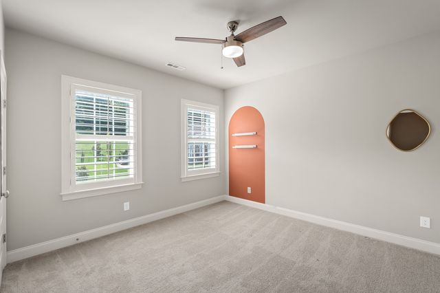 7020 Vineyard Valley Dr, College Grove, TN 37046