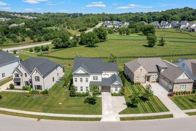7020 Vineyard Valley Dr, College Grove, TN 37046