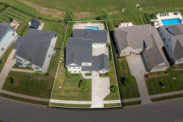 7020 Vineyard Valley Dr, College Grove, TN 37046