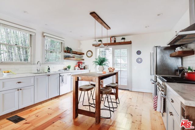 6642 Emmet Terrace, Los Angeles, CA 90068