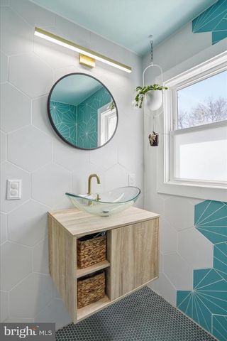 225 FAIRGROUND RD, Woodstock, VA 22664