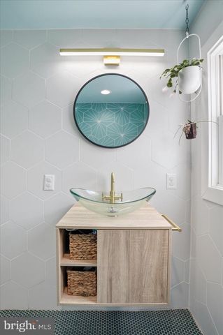 225 FAIRGROUND RD, Woodstock, VA 22664