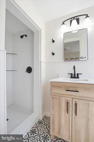 225 FAIRGROUND RD, Woodstock, VA 22664