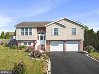1123 ASHTON DRIVE, Shippensburg, PA 17257