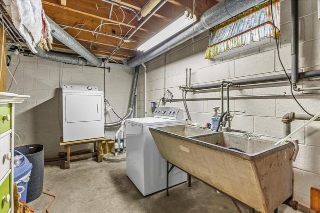 11825 W Elmhurst PARKWAY, Wauwatosa, WI 53226