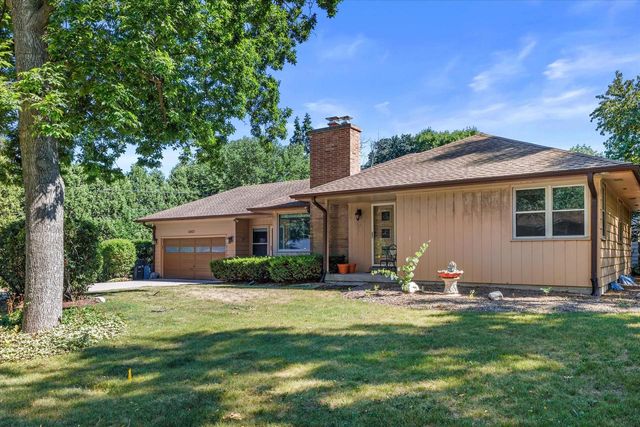 11825 W Elmhurst PARKWAY, Wauwatosa, WI 53226