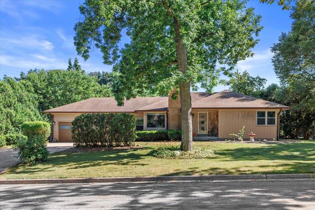 11825 W Elmhurst PARKWAY, Wauwatosa, WI 53226