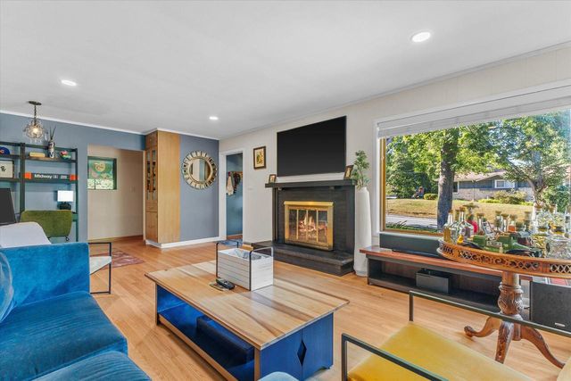 11825 W Elmhurst PARKWAY, Wauwatosa, WI 53226