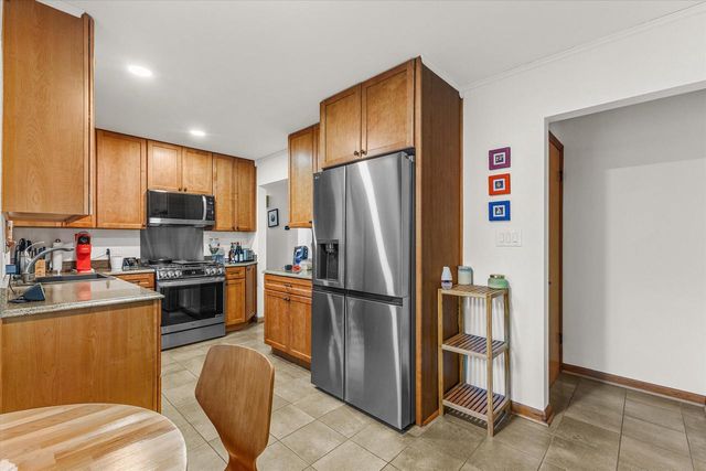 11825 W Elmhurst PARKWAY, Wauwatosa, WI 53226