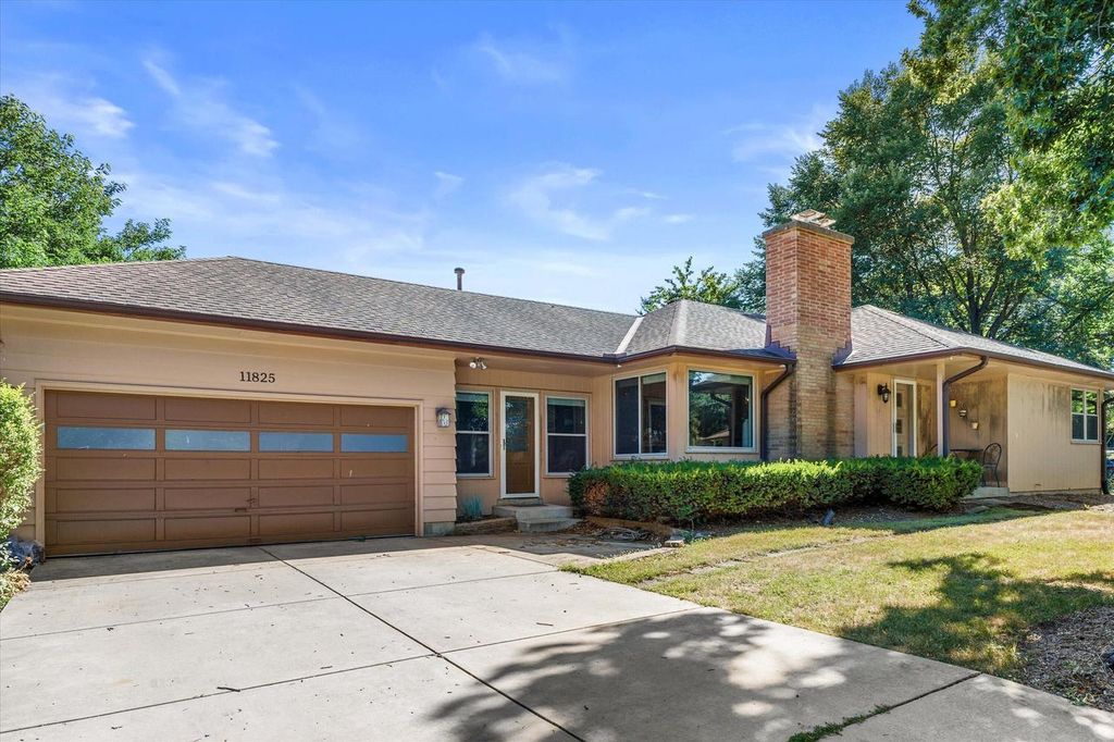 11825 W Elmhurst PARKWAY, Wauwatosa, WI 53226