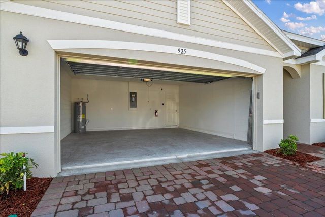 925 Dugan Circle SE, Palm Bay, FL 32909