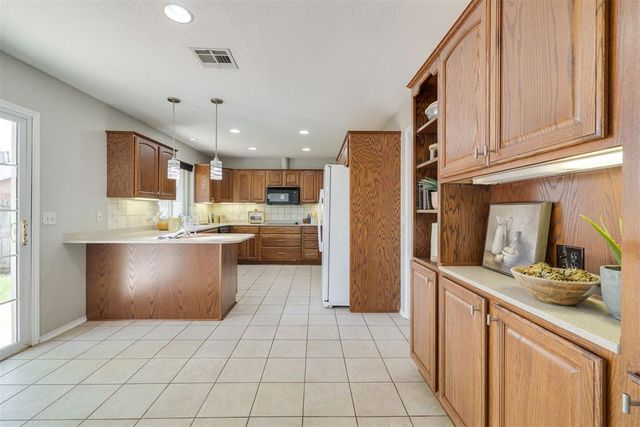 600 Country Side Trail, Edmond, OK 73012