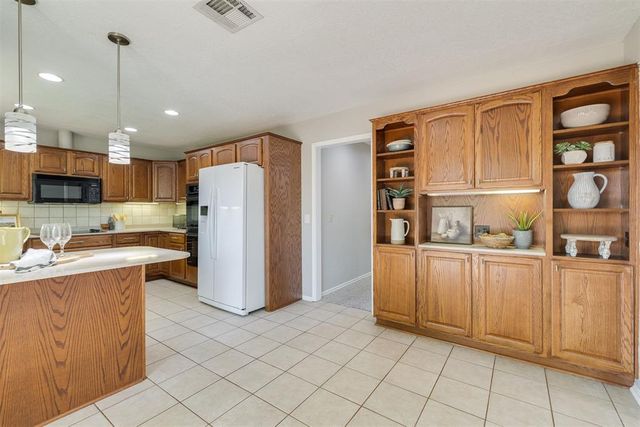 600 Country Side Trail, Edmond, OK 73012