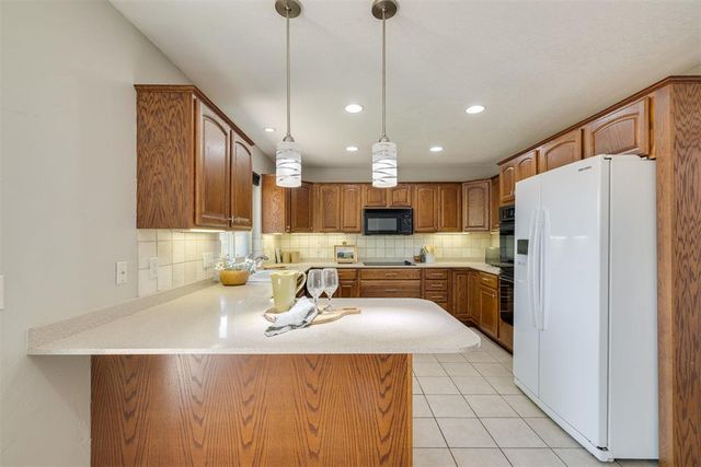 600 Country Side Trail, Edmond, OK 73012