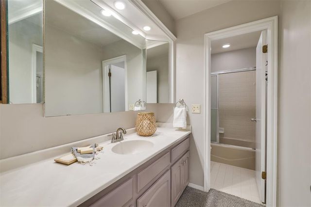 600 Country Side Trail, Edmond, OK 73012