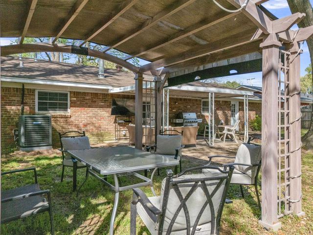 1806 Clinton St, Longview, TX 75604