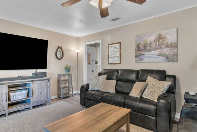 1806 Clinton St, Longview, TX 75604