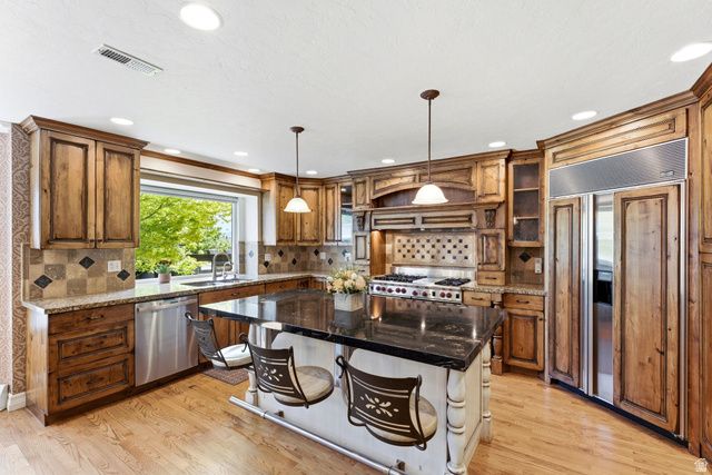 720 E CENTER ST, Bountiful, UT 84010