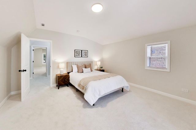 1033 S Claremont Avenue, Chicago, IL 60612