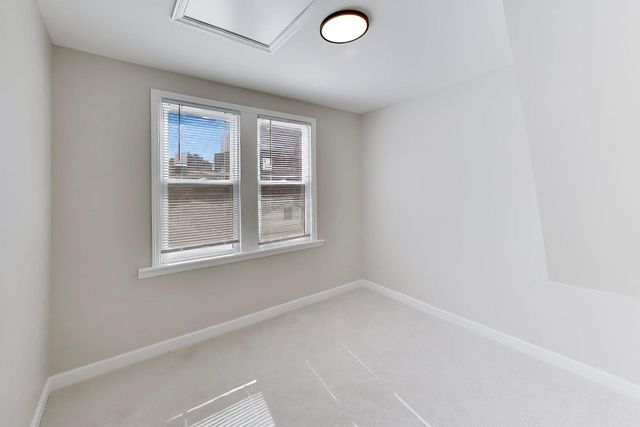 1033 S Claremont Avenue, Chicago, IL 60612