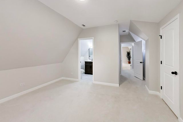 1033 S Claremont Avenue, Chicago, IL 60612