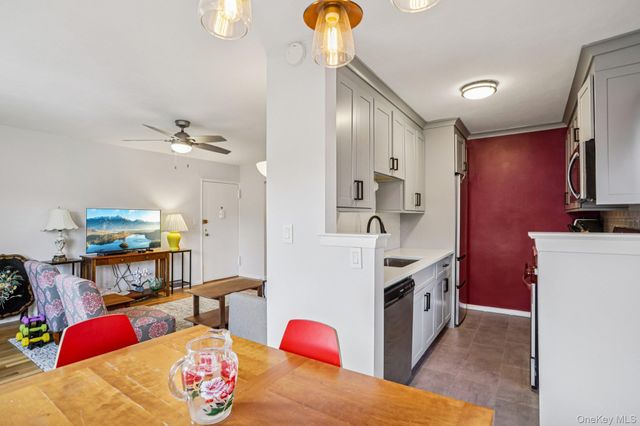 66 Manville Road 4, Pleasantville, NY 10570