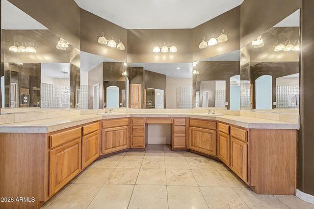 1095 N JAMAICA Court, Gilbert, AZ 85234