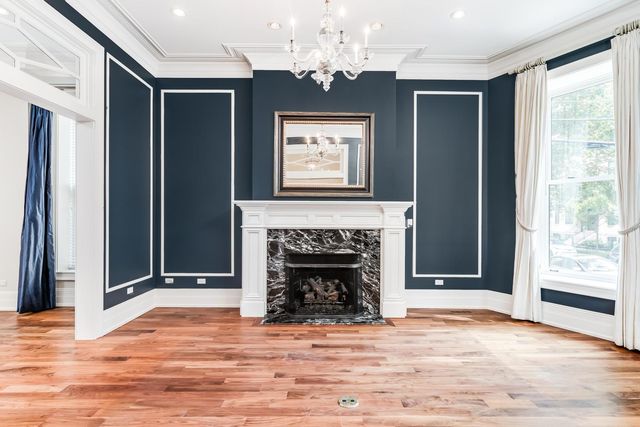 116 W Chestnut Street, Chicago, IL 60610