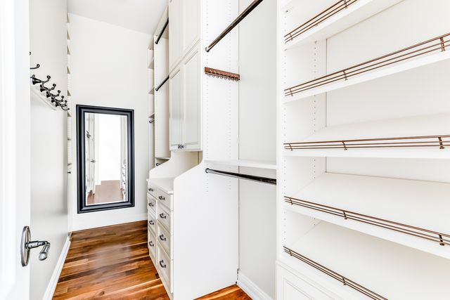 116 W Chestnut Street, Chicago, IL 60610