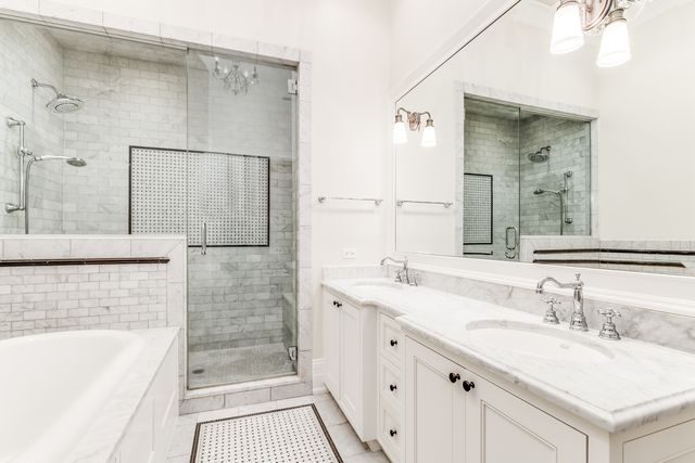 116 W Chestnut Street, Chicago, IL 60610