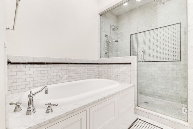 116 W Chestnut Street, Chicago, IL 60610