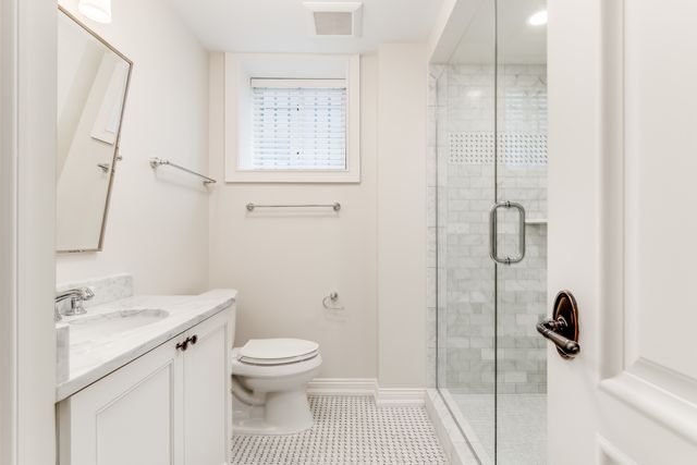 116 W Chestnut Street, Chicago, IL 60610