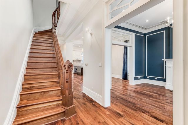 116 W Chestnut Street, Chicago, IL 60610