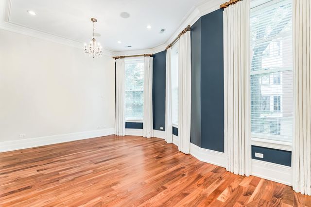 116 W Chestnut Street, Chicago, IL 60610