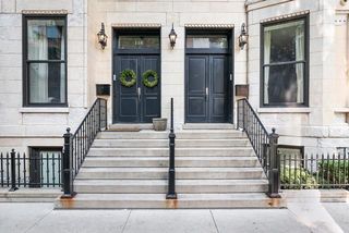 116 W Chestnut Street, Chicago, IL 60610
