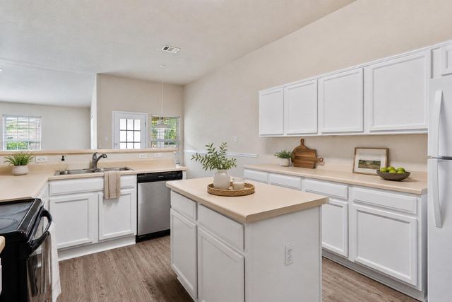 3924 Links LN, Round Rock, TX 78664