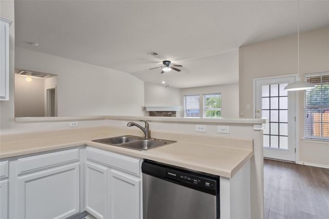 3924 Links LN, Round Rock, TX 78664