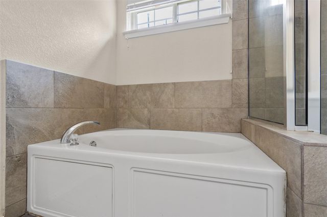 3924 Links LN, Round Rock, TX 78664
