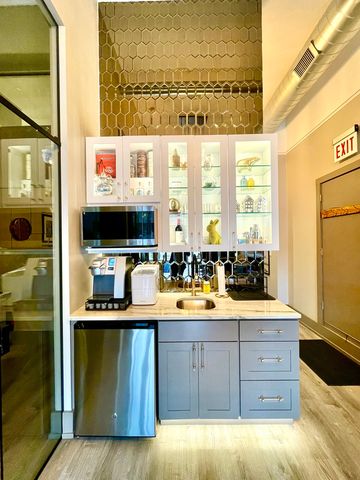 3056 N Oakley Avenue 1N, Chicago, IL 60618