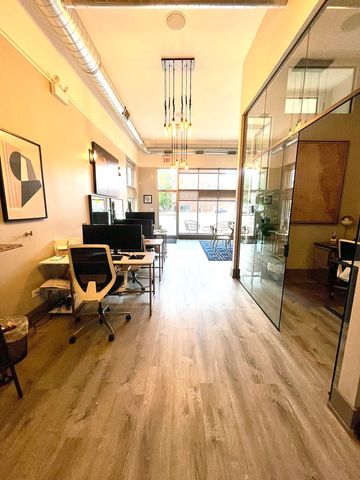 3056 N Oakley Avenue 1N, Chicago, IL 60618