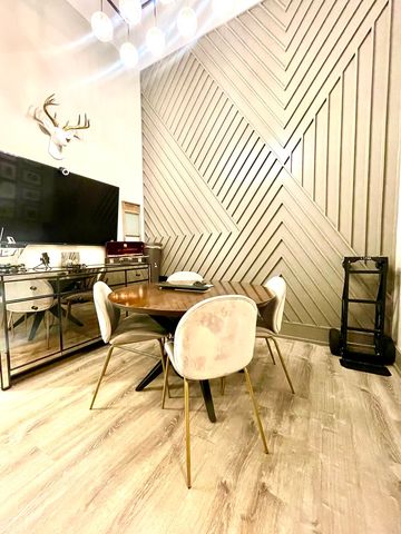 3056 N Oakley Avenue 1N, Chicago, IL 60618