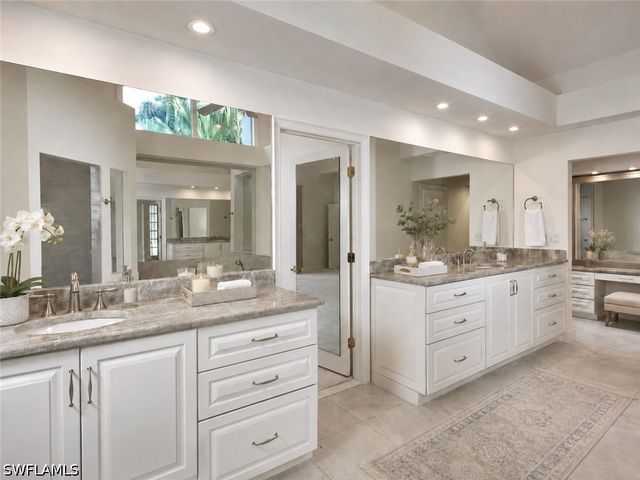 695 Ardmore LN, Naples, FL 34108