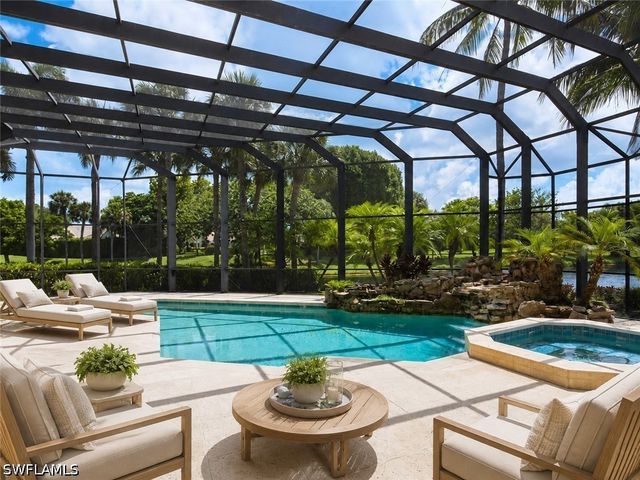 695 Ardmore LN, Naples, FL 34108