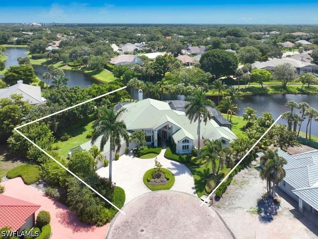 695 Ardmore LN, Naples, FL 34108