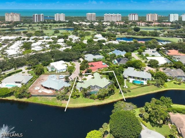 695 Ardmore LN, Naples, FL 34108