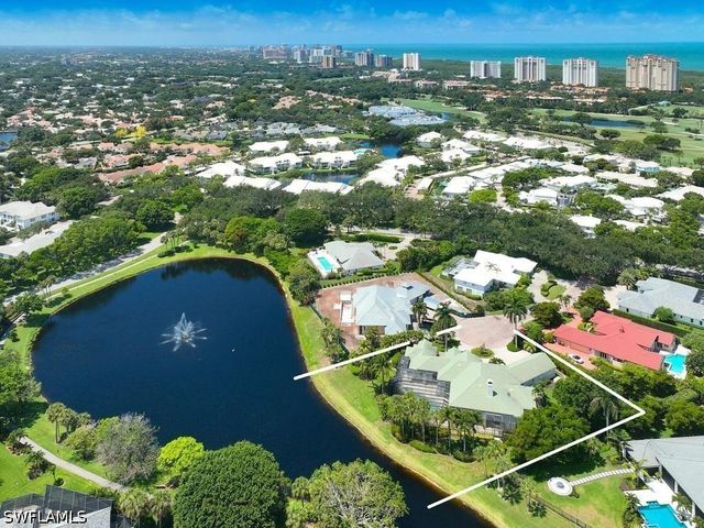 695 Ardmore LN, Naples, FL 34108
