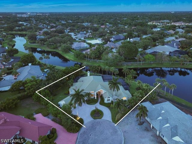 695 Ardmore LN, Naples, FL 34108