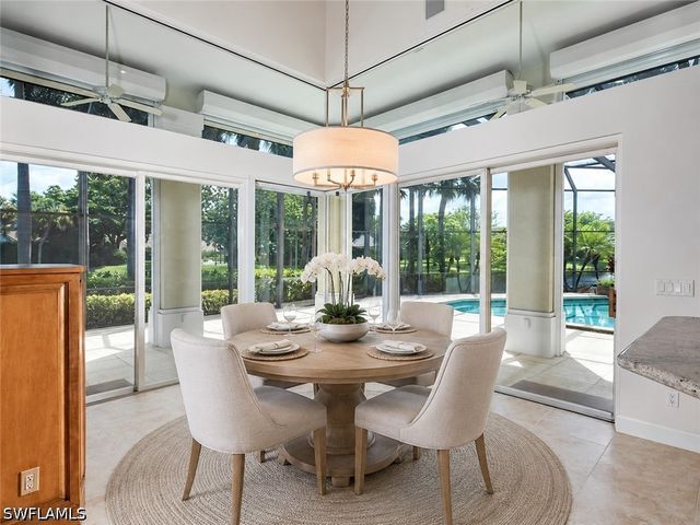 695 Ardmore LN, Naples, FL 34108