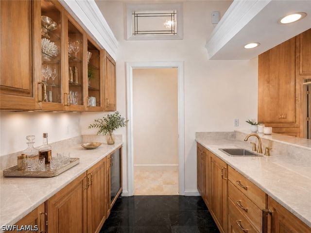 695 Ardmore LN, Naples, FL 34108