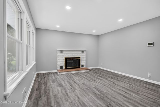 5218 Famous Way, Louisville, KY 40219